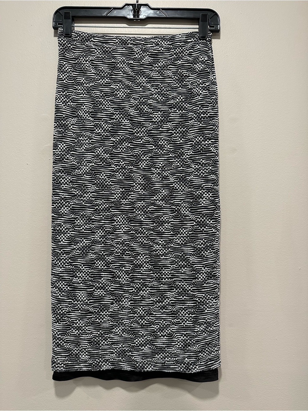Sanctuary Black & White Textured Geometric Knit Midi Pencil Skirt S0042-KS021
